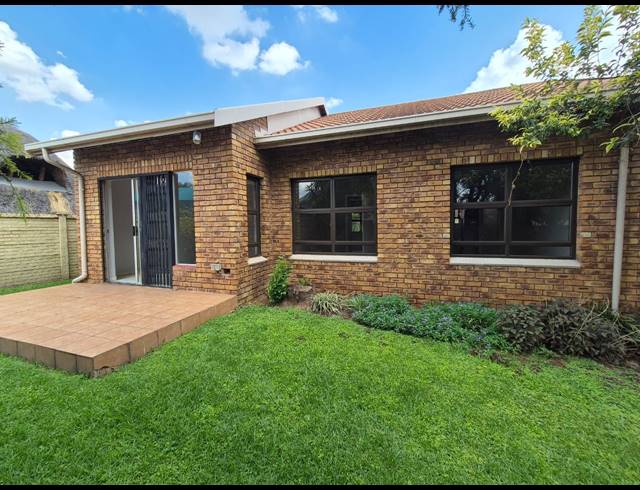 3 BEDROOM TOWNHOUSE FOR SALE IN VANDERBIJLPARK SE 3